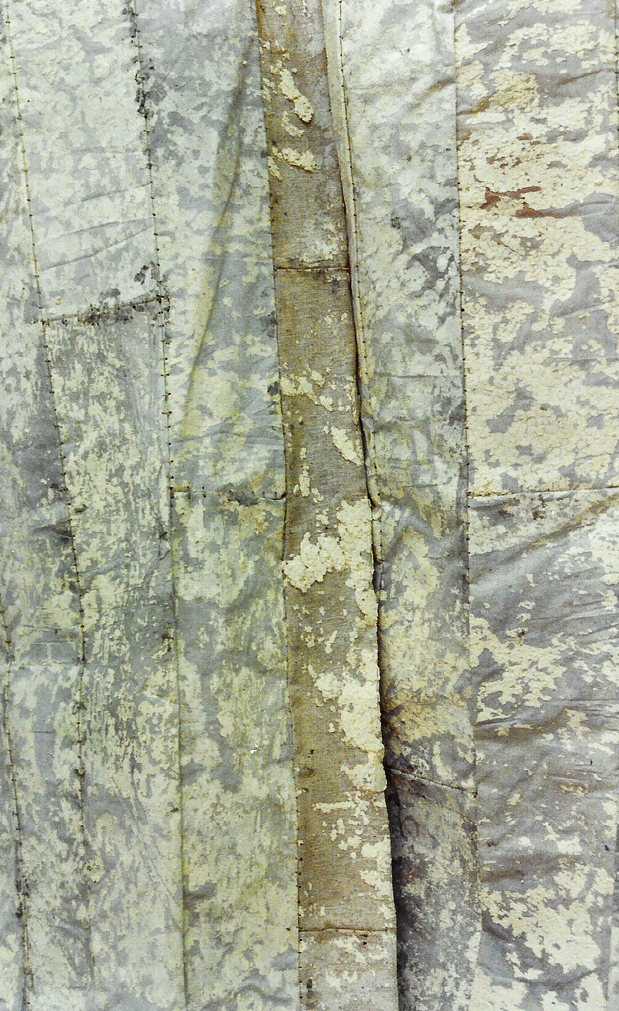 Magnolia Soto. Saco de dormir. 1997. Técnica mixta. 260 x 98 cm. (detalle)