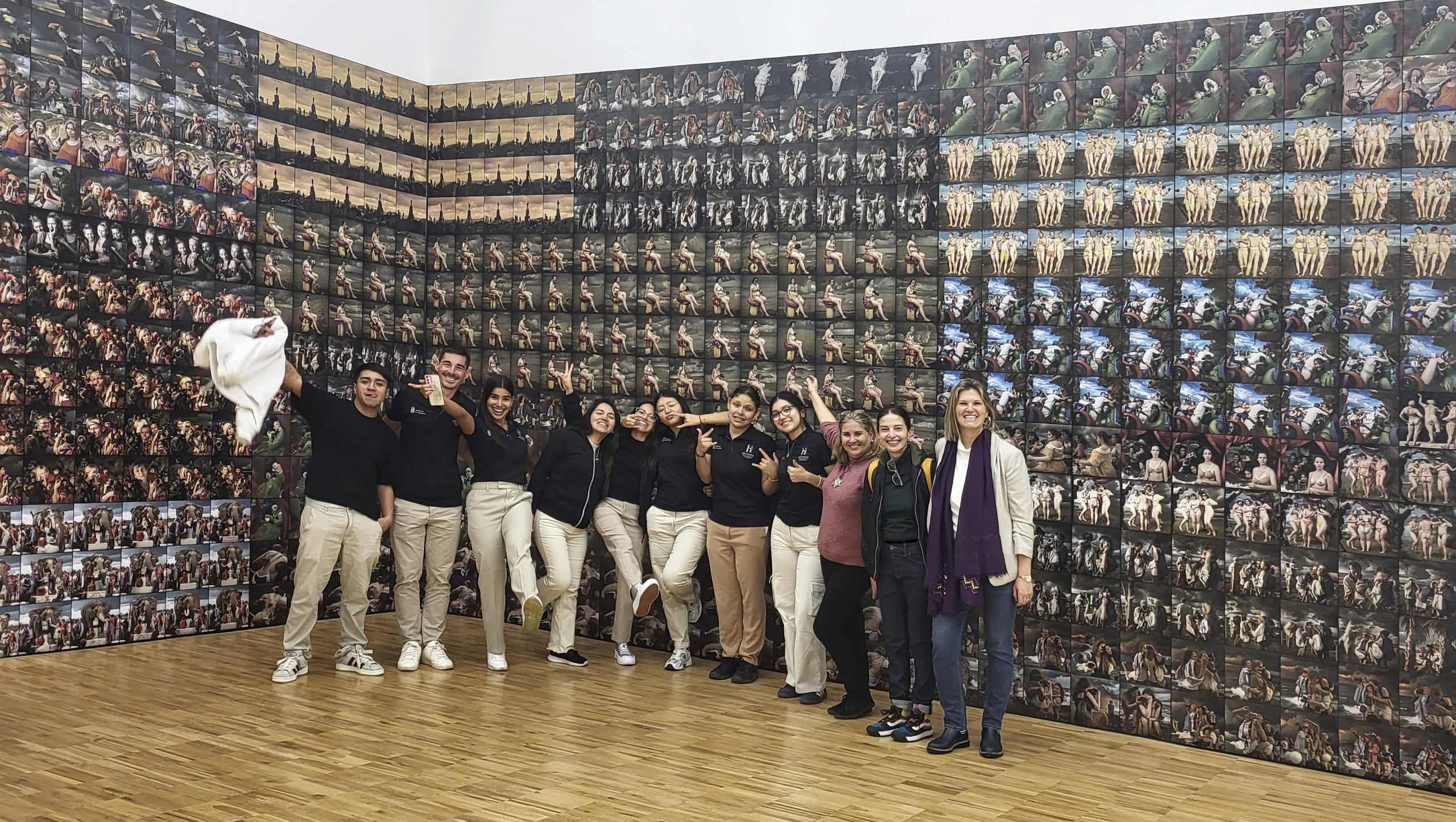 Imagen de la exposición "Prompt: the tourist gaze" en TEA, Tenerife Espacio de las Artes, 2025.