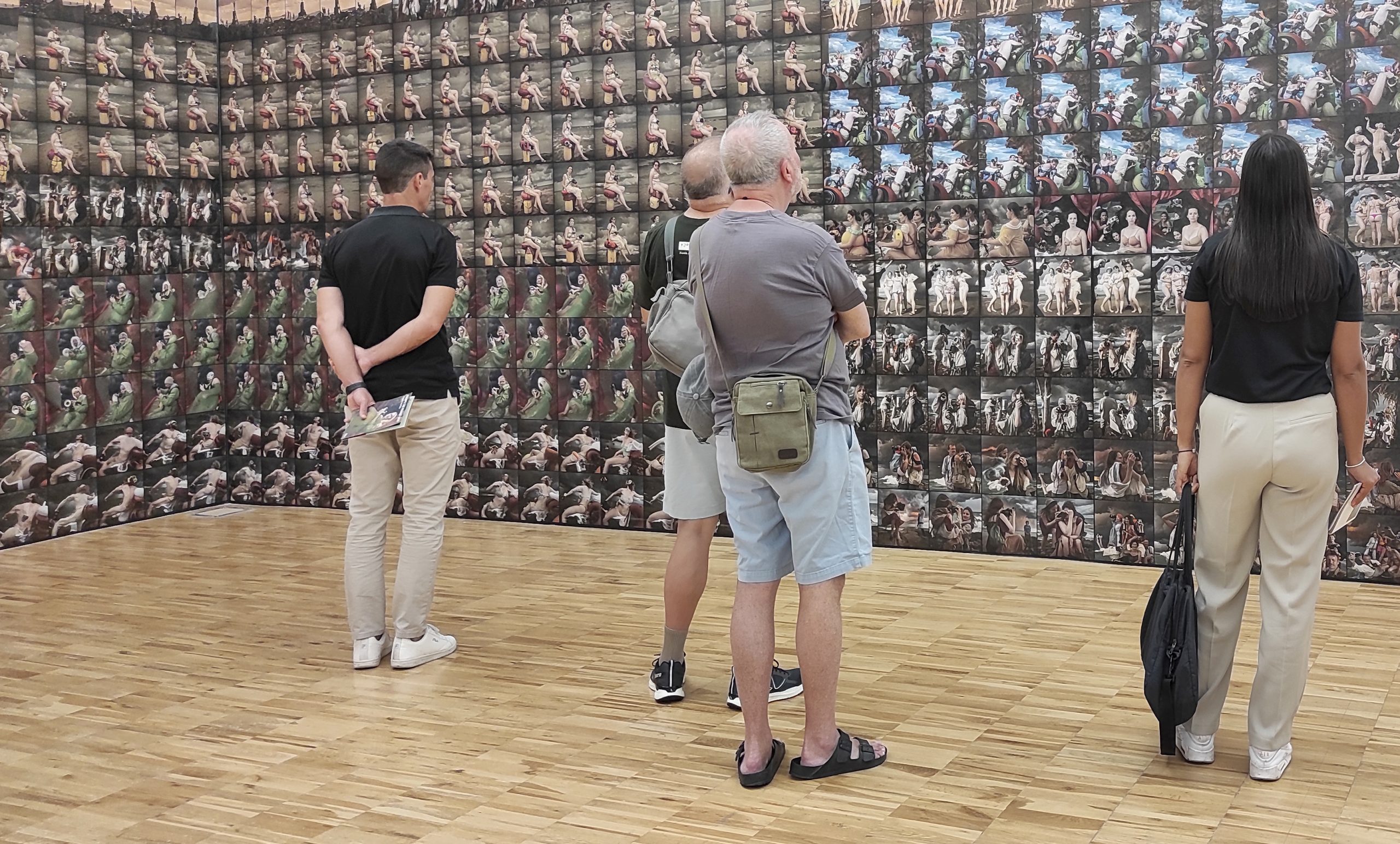 Imagen de la exposición "Prompt: the tourist gaze" en TEA, Tenerife Espacio de las Artes, 2025.