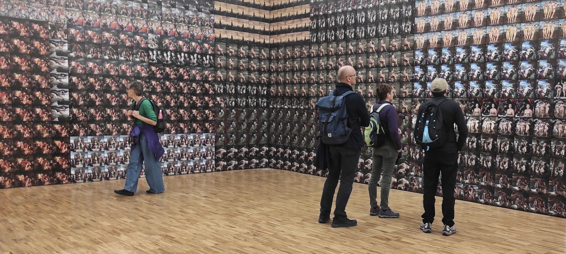 Imagen de la exposición "Prompt: the tourist gaze" en TEA, Tenerife Espacio de las Artes, 2025.