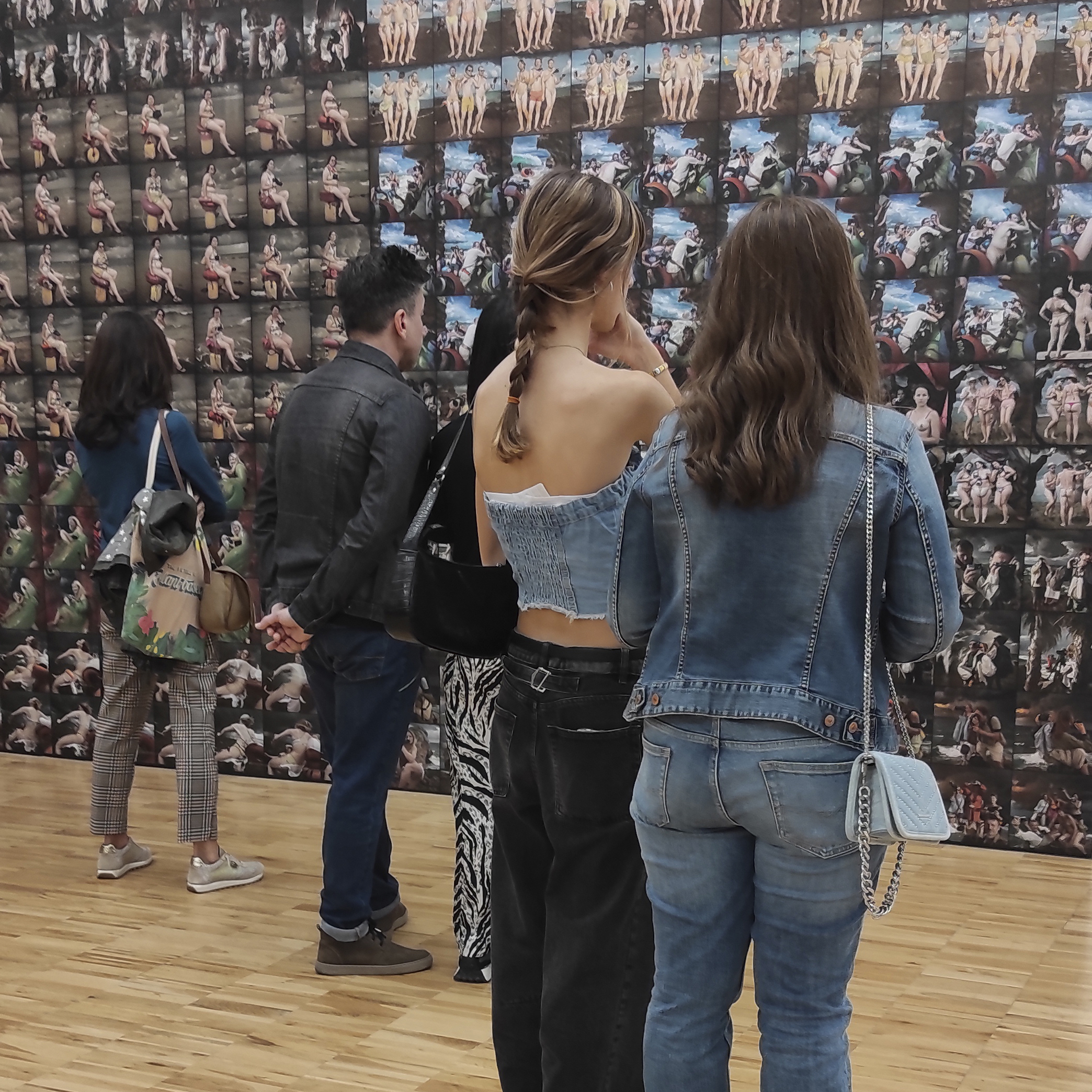 Imagen de la exposición "Prompt: the tourist gaze" en TEA, Tenerife Espacio de las Artes, 2025.